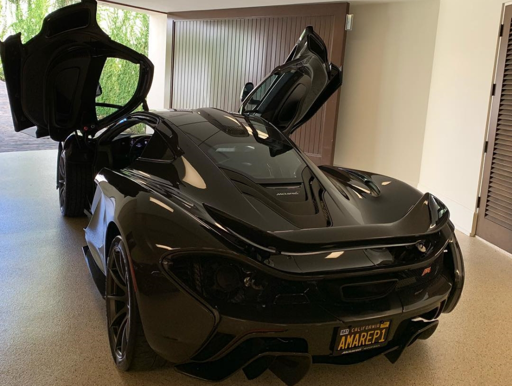 McLaren P1 màu đen tuyền