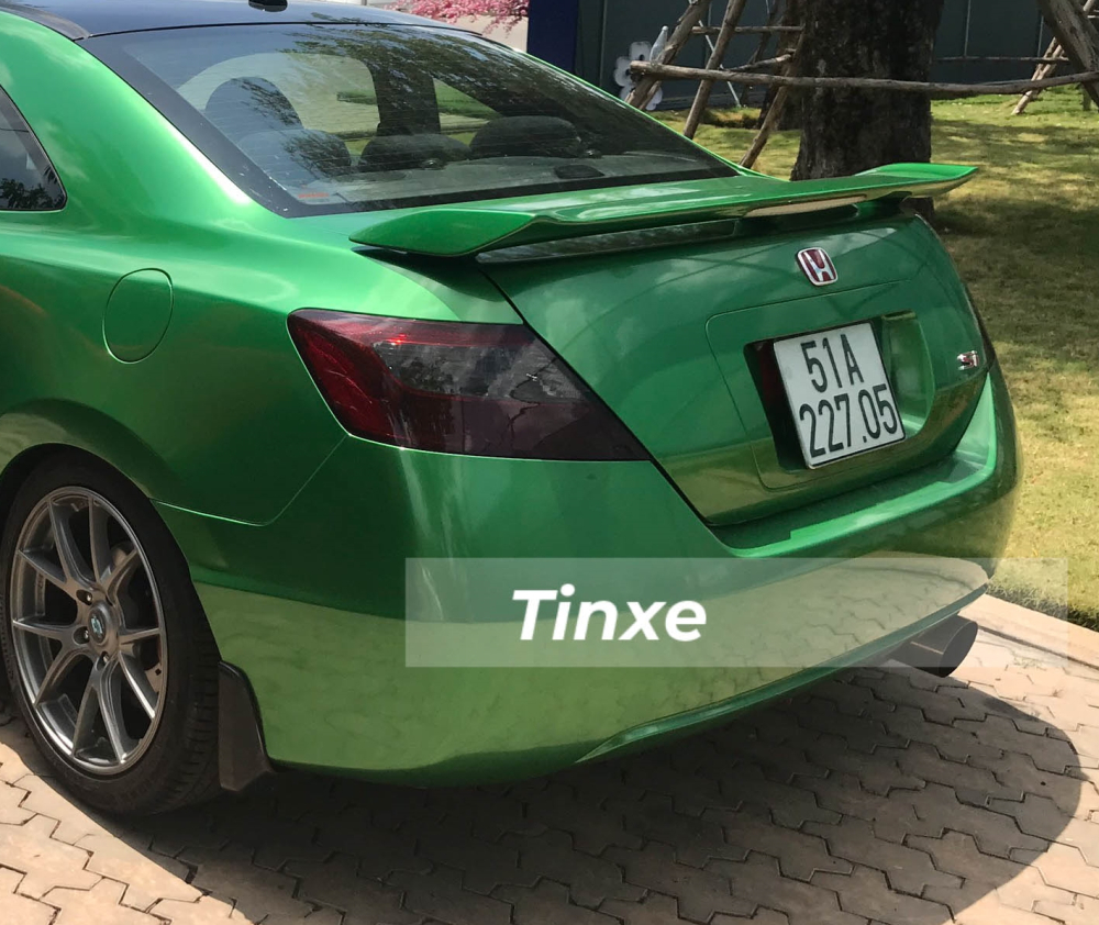 Còn đây là đèn hậu của xe Còn đây là đèn hậu của xe