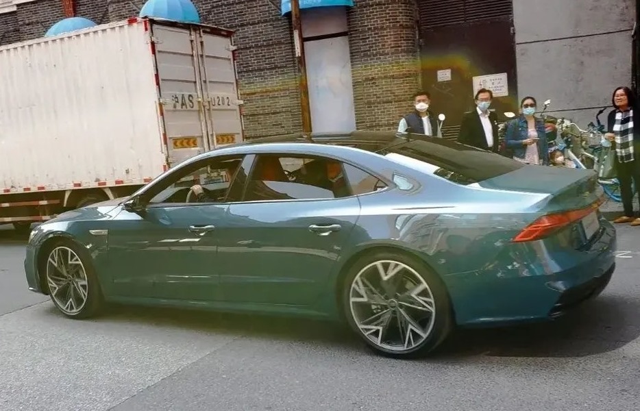 Audi A7L 2021 sẽ d&agrave;i hơn A7 Sportback