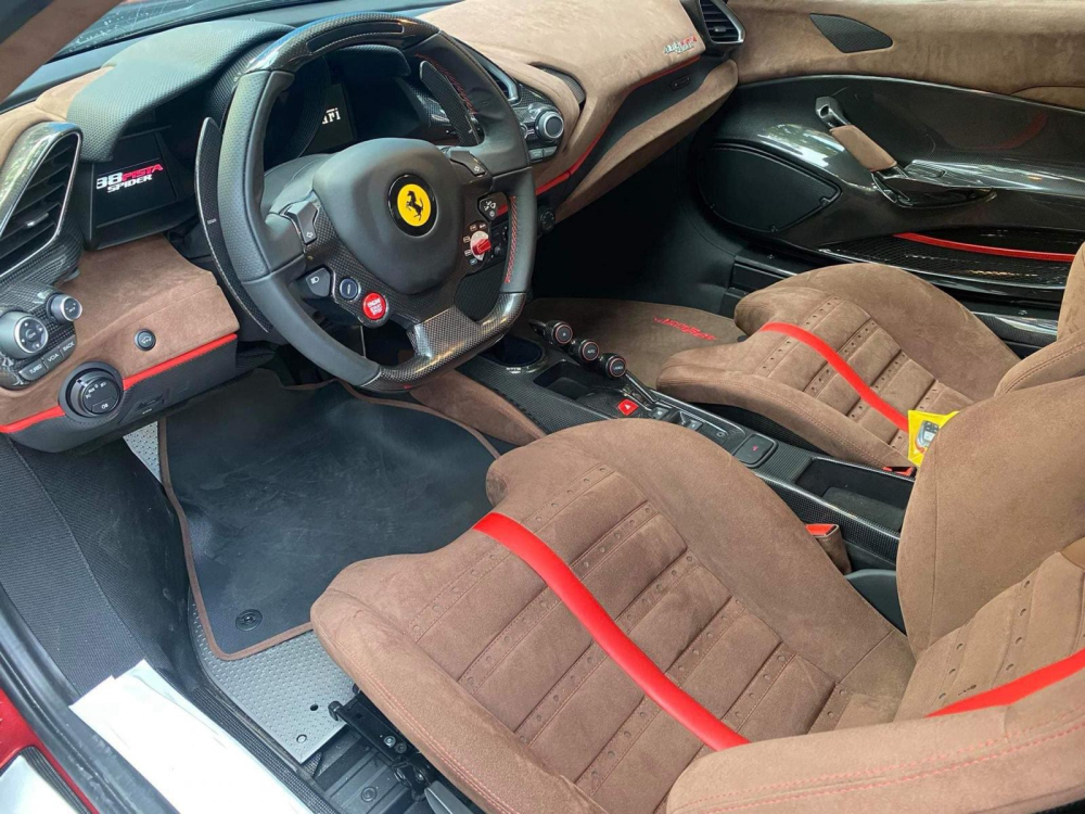 Nội thất xe Ferrari 488 Pista Spider Nội thất xe Ferrari 488 Pista Spider