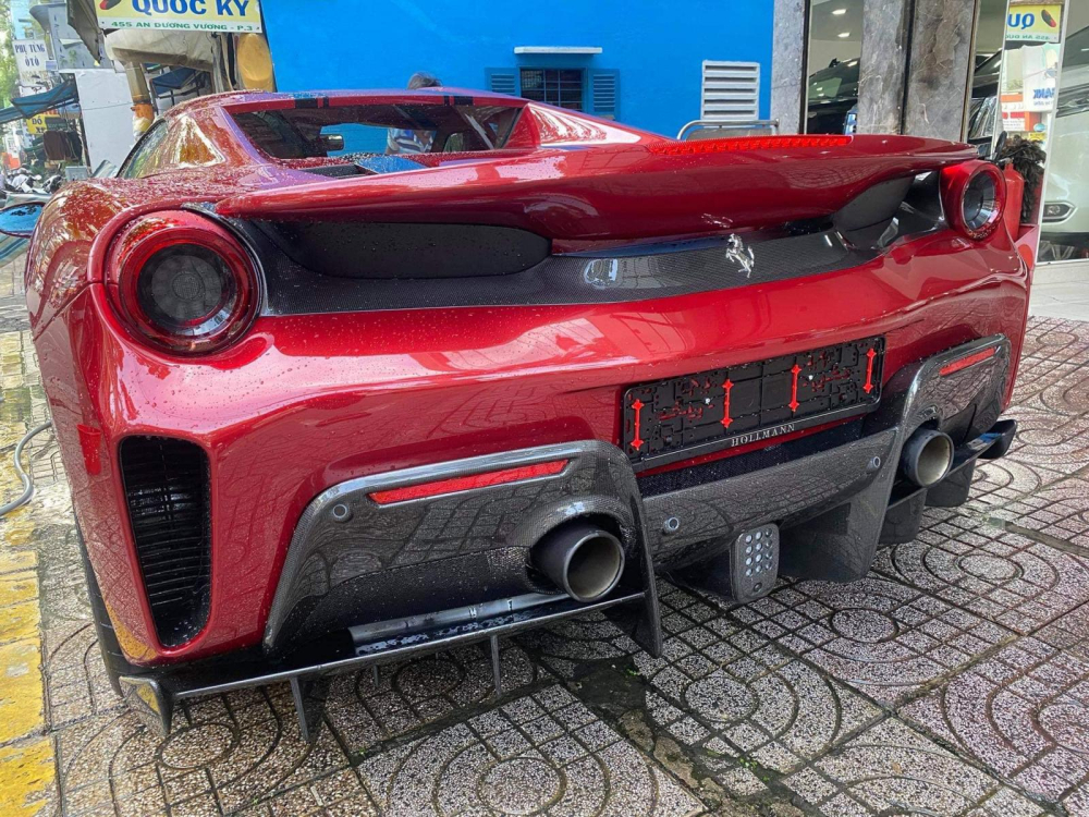 Xe sở hữu nhiều gói tuỳ chọn carbon ở ngoại thất