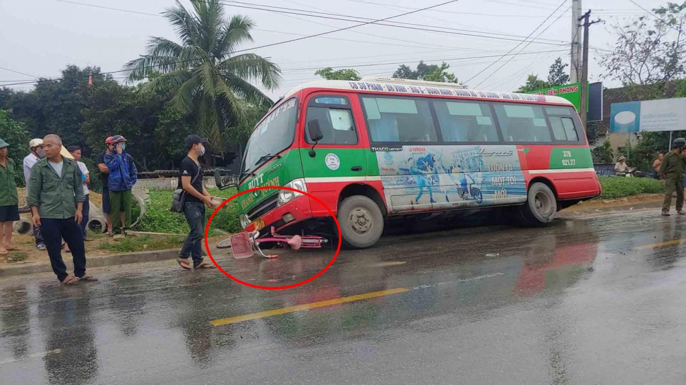 Vụ tai nạn l&agrave;m em học sinh lớp 5 chạy xe đạp tử vong