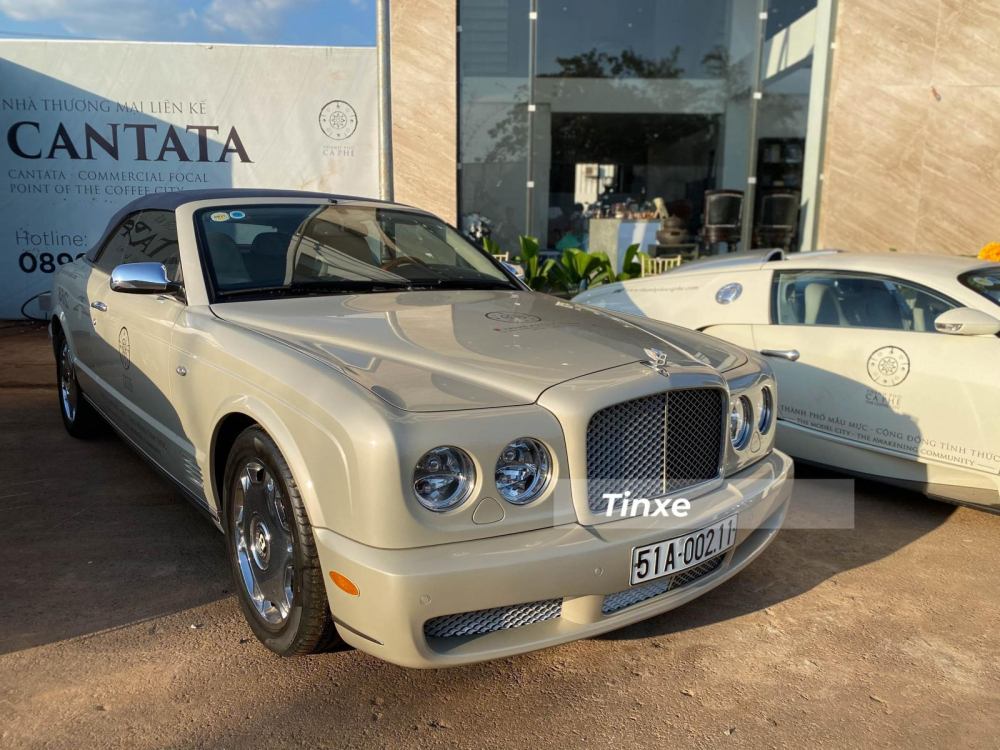 Chủ nh&acirc;n chiếc xe si&ecirc;u sang mui trần Bentley Azure n&agrave;y l&agrave; Đặng L&ecirc; Nguy&ecirc;n Vũ