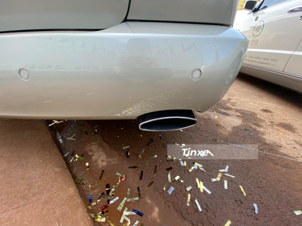Ống xả Oval nổi tiếng của Bentley