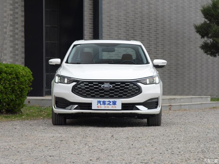 Thiết kế đầu xe của Ford Escort 2021 Thiết kế đầu xe của Ford Escort 2021