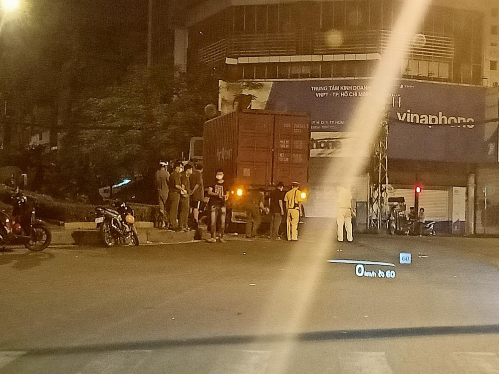 Hiện trường vụ tai nạn giữa xe container và xe máy khiến 1 người tử vong Hiện trường vụ tai nạn giữa xe container và xe máy khiến 1 người tử vong