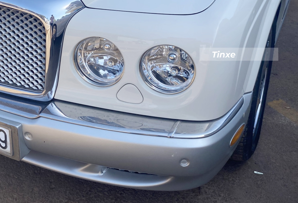 Đèn pha Bentley Arnage R Mulliner cá tính cũng như cổ điển