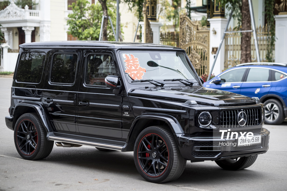 Mercedes-Benz G63 là chiếc xe thường xuyên được chủ quán sử dụng để đi lại hàng ngày. Mercedes-Benz G63 là chiếc xe thường xuyên được chủ quán sử dụng để đi lại hàng ngày.