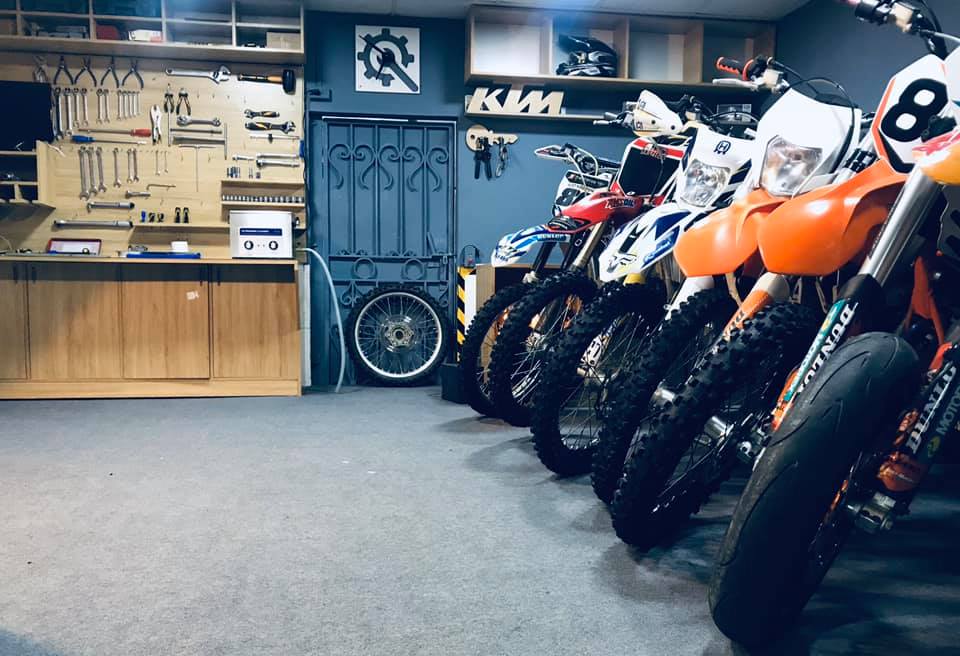 Chiếc Royal Enfield 650 Twins được đưa tới xưởng xe cào cào nổi tiếng Redriver Enduro Service Chiếc Royal Enfield 650 Twins được đưa tới xưởng xe cào cào nổi tiếng Redriver Enduro Service