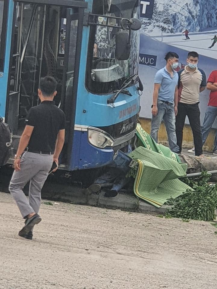Vụ tai nạn khiến 1 người đang đi bộ tử vong tại chỗ Vụ tai nạn khiến 1 người đang đi bộ tử vong tại chỗ