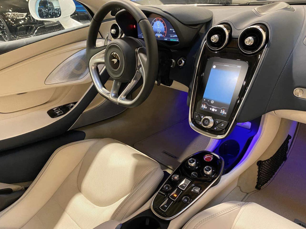 Khoang lái của McLaren GT Khoang lái của McLaren GT