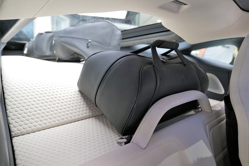 McLaren GT còn có khoang hành lý phía sau rộng rãi McLaren GT còn có khoang hành lý phía sau rộng rãi