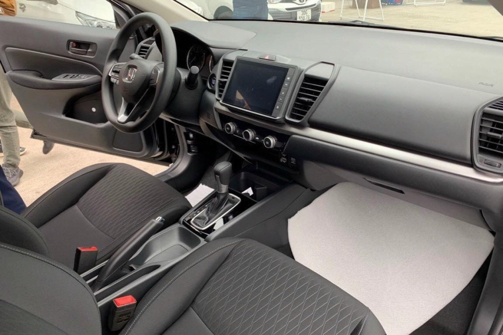 Nội thất của Honda City E 2021 giống với bản G nhưng không có màn hình giải trí. Nội thất của Honda City E 2021 giống với bản G nhưng không có màn hình giải trí.