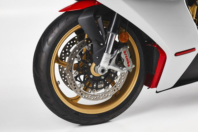 Phanh Brembo, phuộc Marzocchi trên MV Agusta Superveloce 800 Phanh Brembo, phuộc Marzocchi trên MV Agusta Superveloce 800