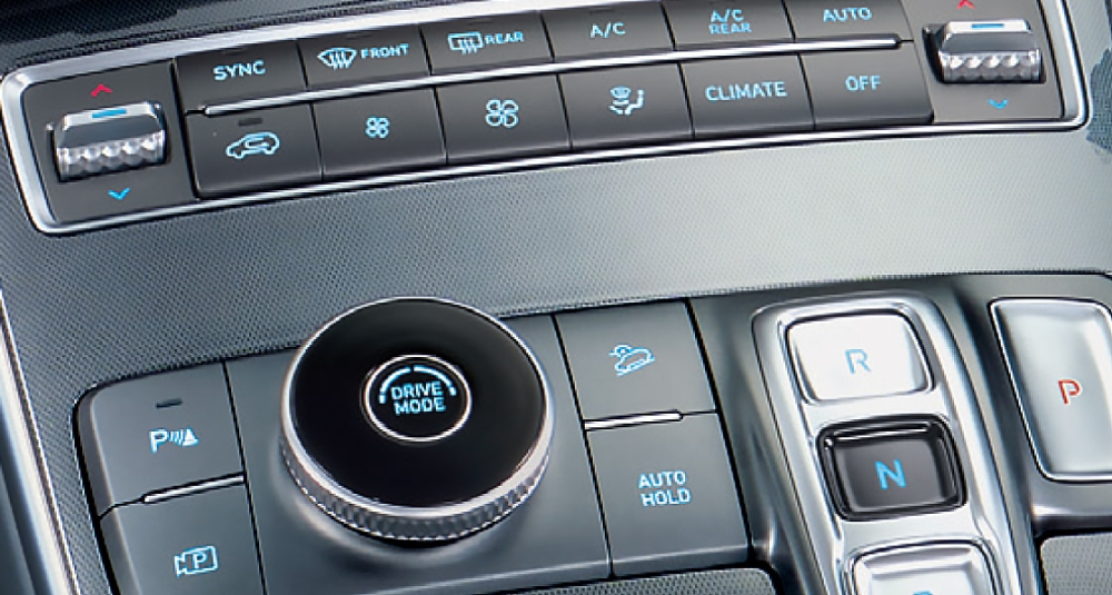 N&uacute;t bấm chuyển số v&agrave; n&uacute;m xoay chọn chế độ l&aacute;i của Hyundai Santa Fe 2021