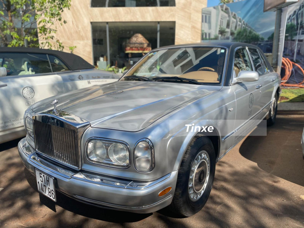 Rolls-Royce Silver Seraph trong một buổi sáng nắng Tây Nguyên Rolls-Royce Silver Seraph trong một buổi sáng nắng Tây Nguyên
