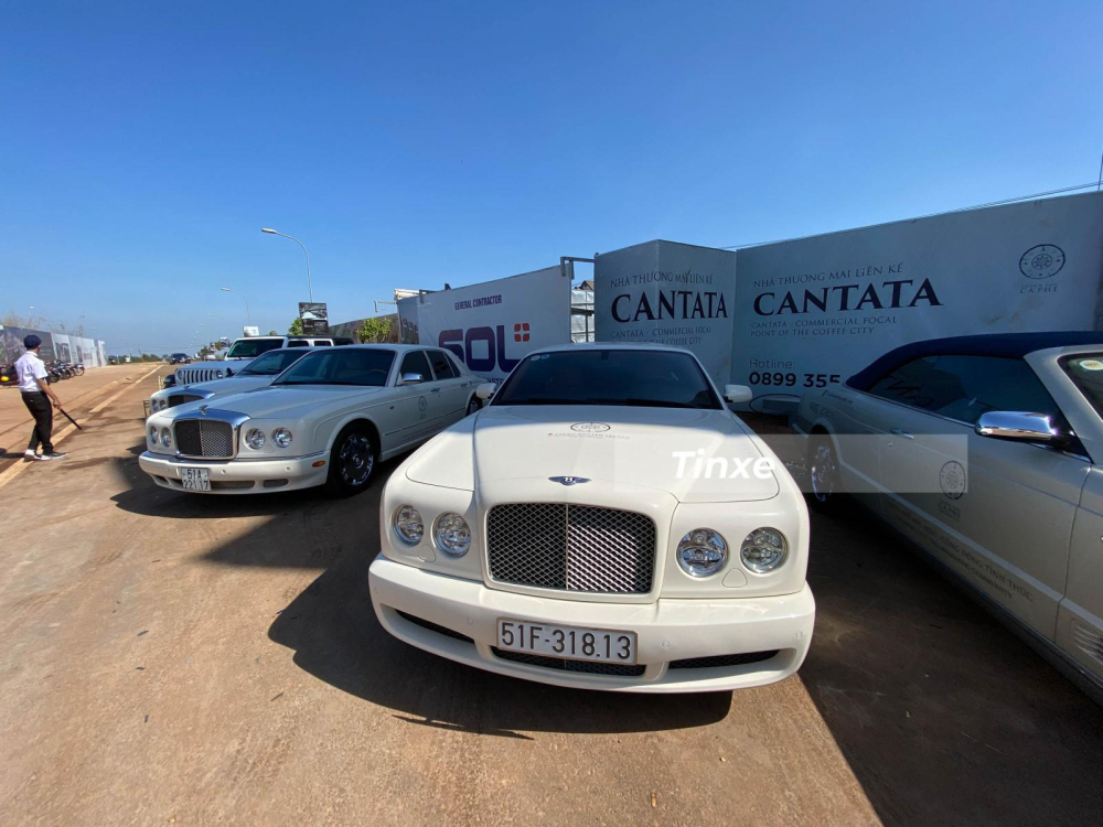 Ngo&agrave;i ra, doanh nh&acirc;n T&acirc;y Nguy&ecirc;n n&agrave;y c&ograve;n sở hữu 2 chiếc Bentley Arnage, phi&ecirc;n bản 4 cửa của Bentley Brooklands Coupe