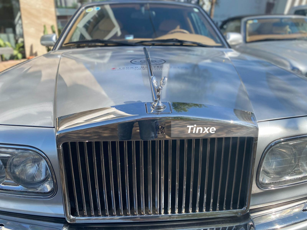Rolls-Royce Silver Seraph vẫn được trang bị lưới tản nhiệt lò sưởi Rolls-Royce Silver Seraph vẫn được trang bị lưới tản nhiệt lò sưởi