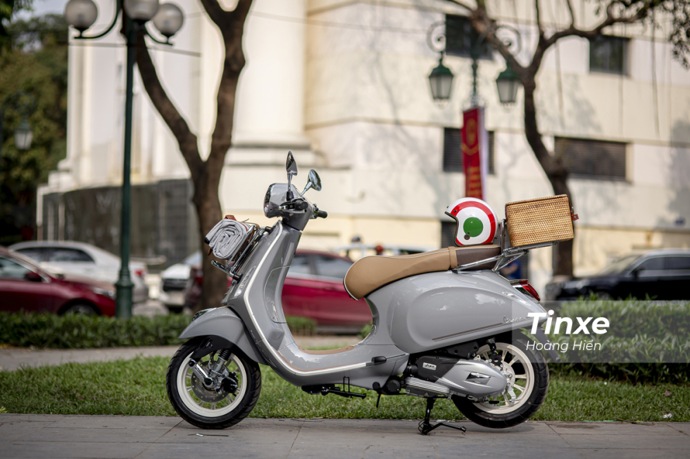 Vespa Primavera Picnic vẫn sở hữu những đường n&eacute;t rất đặc trưng của m&igrave;nh.