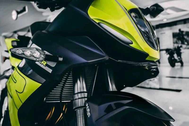 Thiết kế đ&egrave;n pha mới tr&ecirc;n Benelli 302R 2021