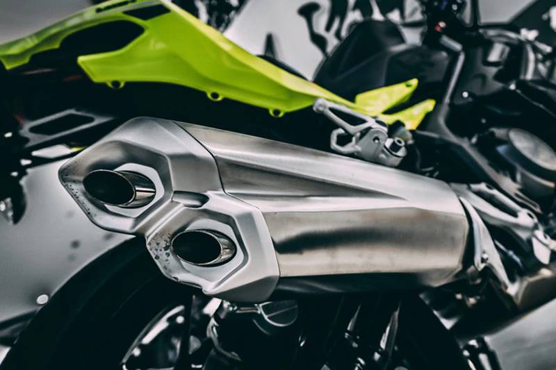 Lon p&ocirc; mới thể thao hơn tr&ecirc;n Benelli 302R 2021