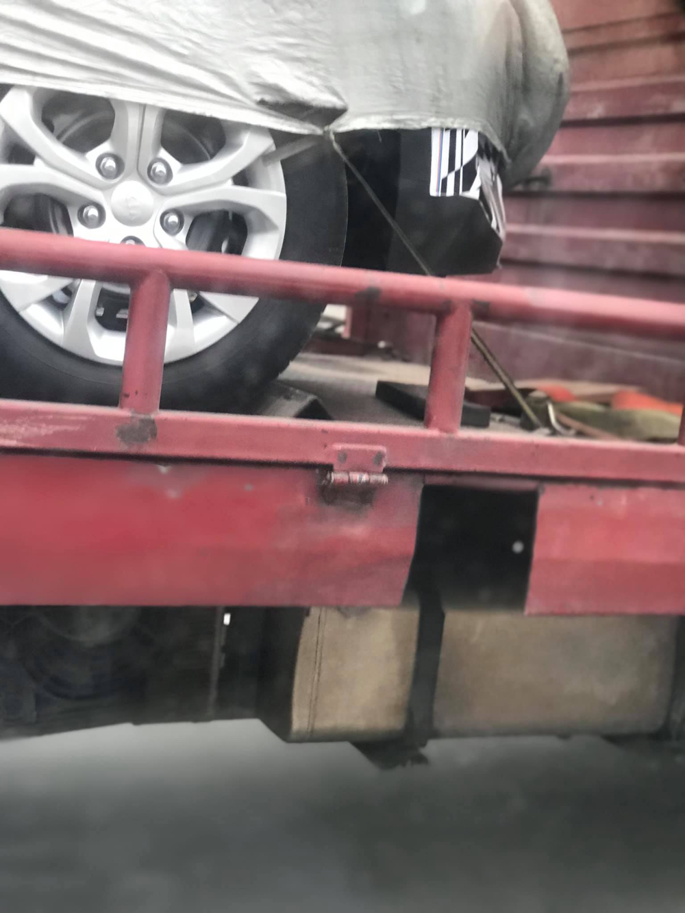 Chiếc Kia Sonet được vận chuyển tại Việt Nam được trang bị v&agrave;nh la-zăng kh&aacute;c