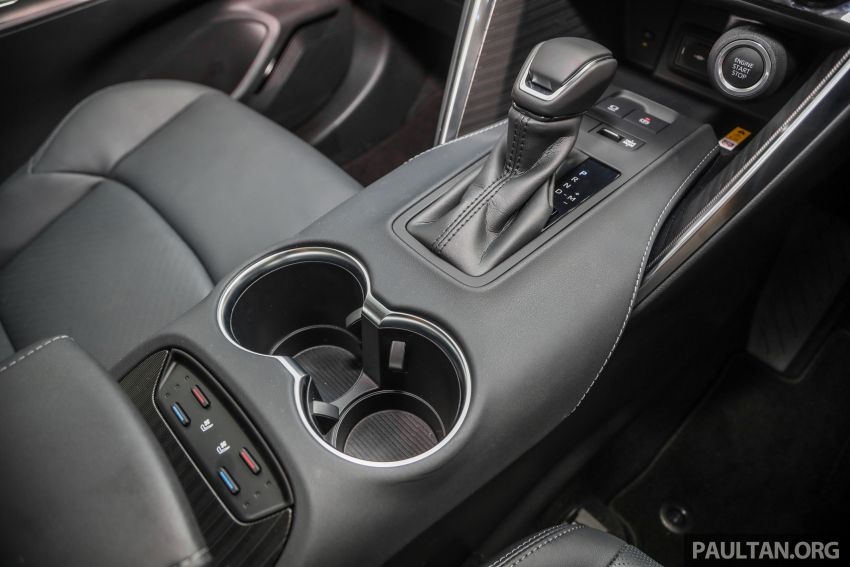 Cụm điều khiển trung tâm của Toyota Harrier 2021 Cụm điều khiển trung tâm của Toyota Harrier 2021