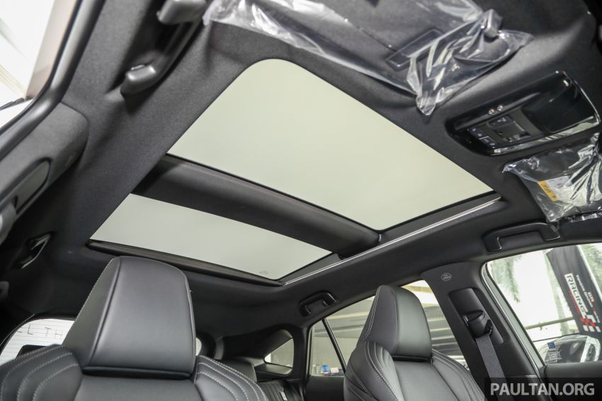 Cửa sổ trời toàn cảnh của Toyota Harrier 2021 Cửa sổ trời toàn cảnh của Toyota Harrier 2021