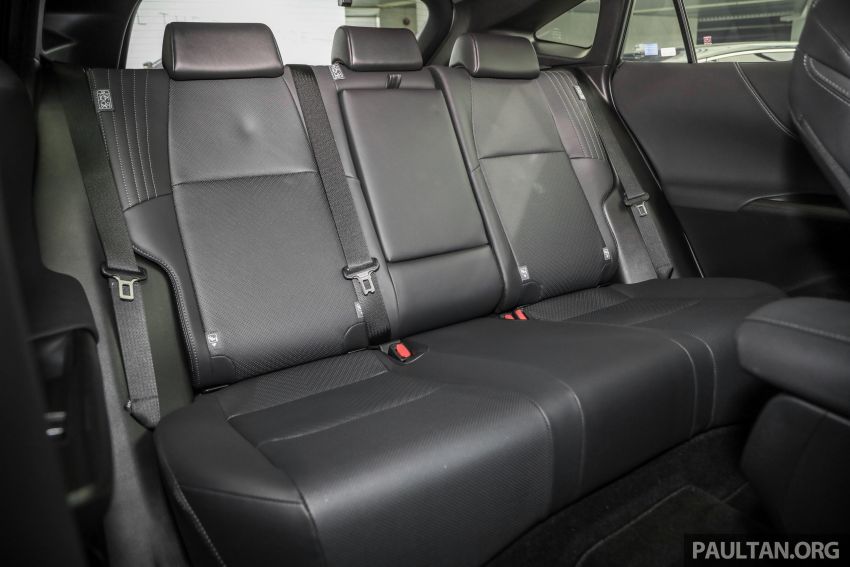 Ghế sau của Toyota Harrier 2021 Ghế sau của Toyota Harrier 2021