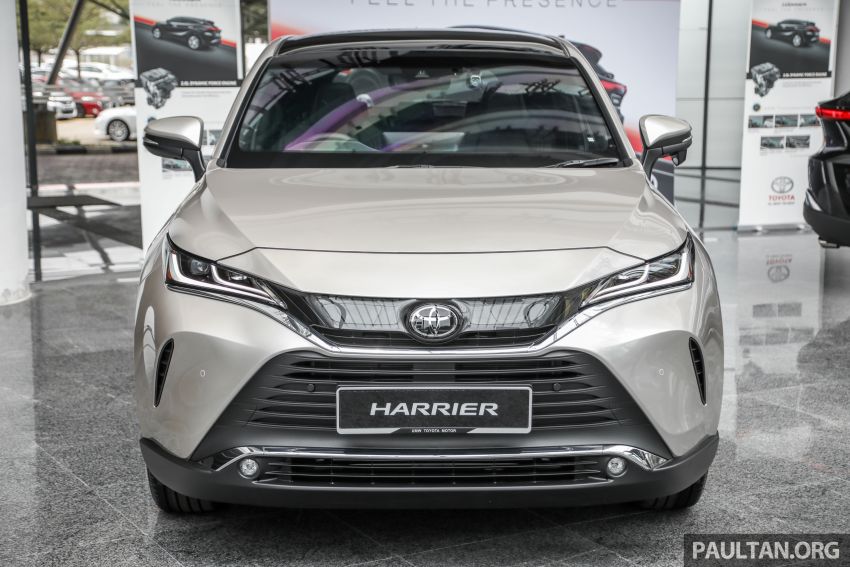 Cận cảnh đầu xe của Toyota Harrier 2021 Cận cảnh đầu xe của Toyota Harrier 2021
