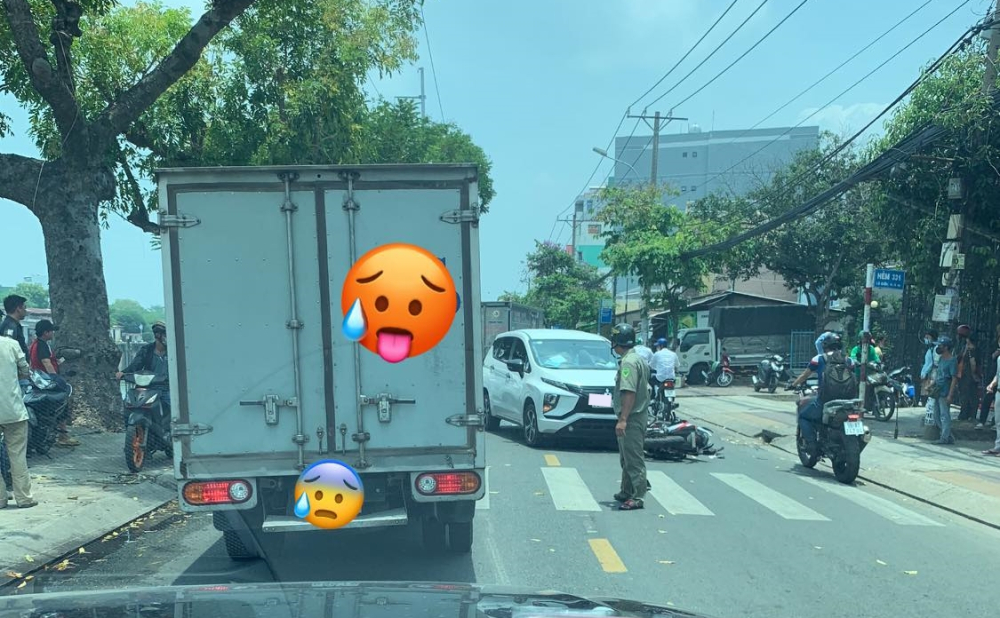 Lực lượng dân phòng đang điều tiết giao thông Lực lượng dân phòng đang điều tiết giao thông
