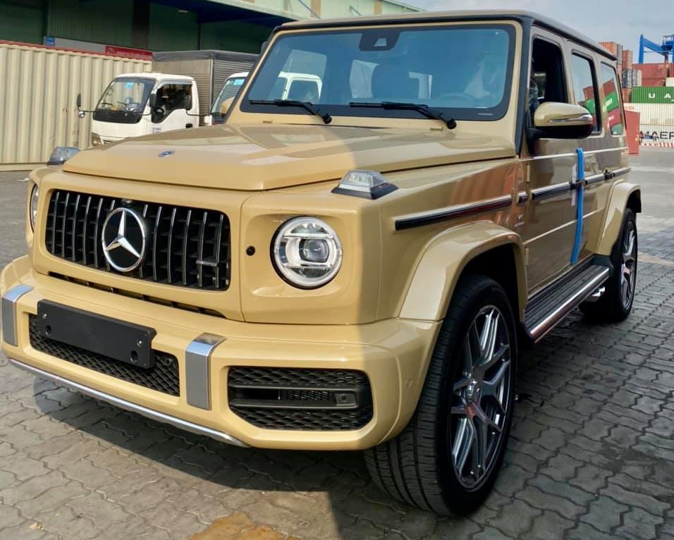 Chiếc Mercedes-AMG G63 2021 n&agrave;y c&oacute; m&agrave;u v&agrave;ng c&aacute;t sa mạc
