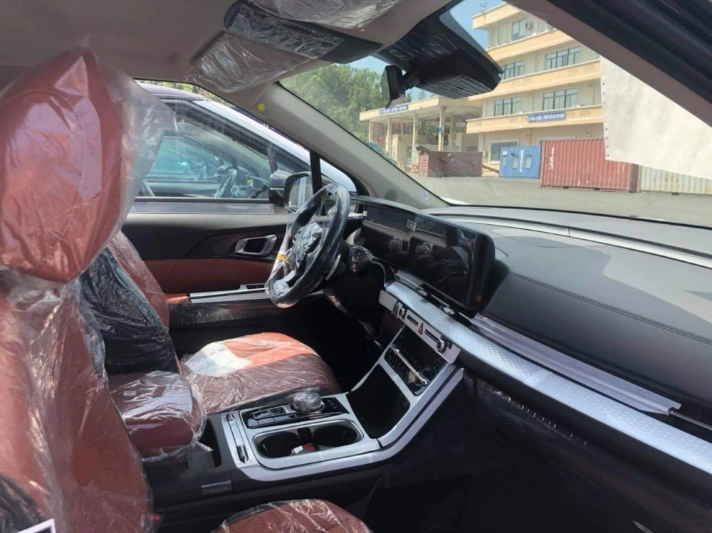 Nội thất của những chiếc Kia Sedona 2021 tại cảng.