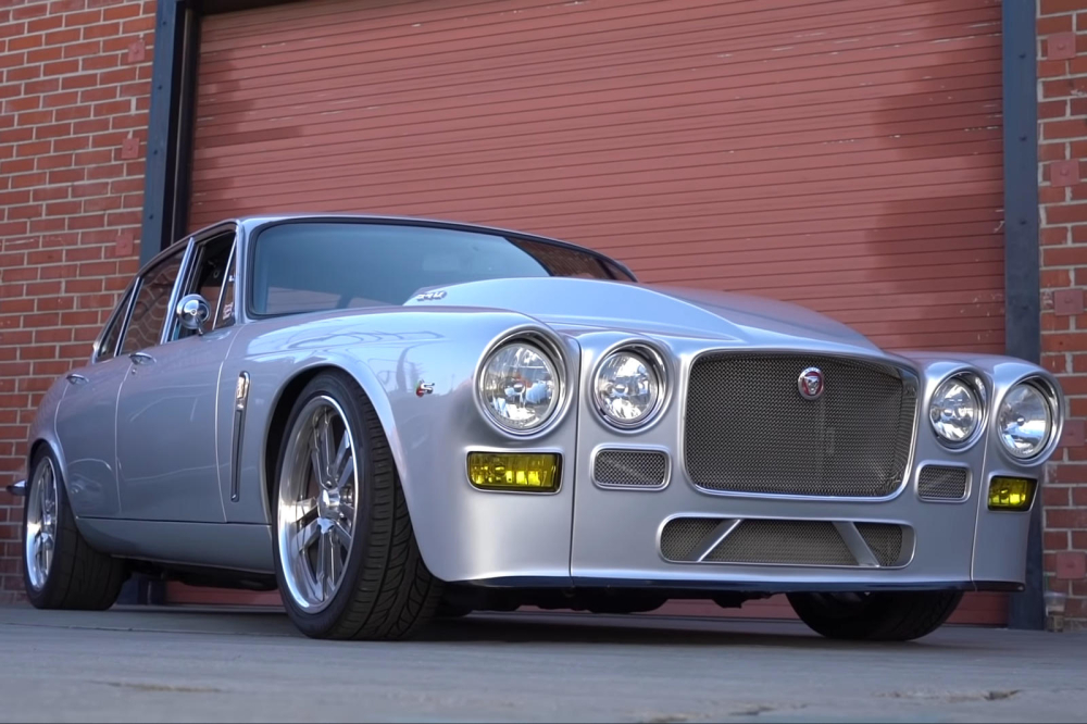 Đầu xe của chiếc XJ6 Series 1 1970 độ