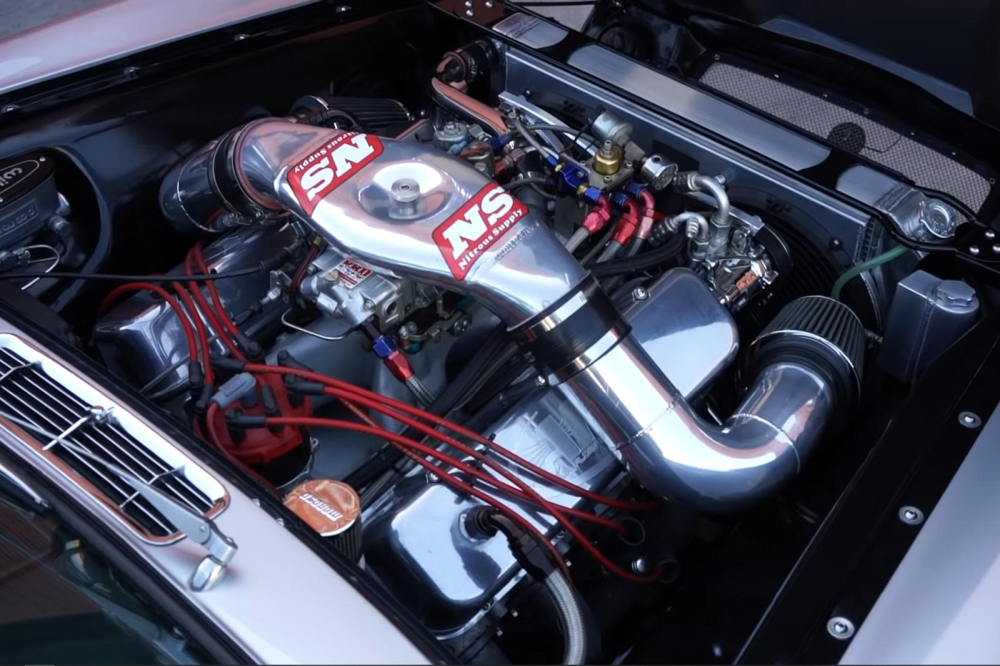 Hệ thống động cơ của chiếc XJ6 Series 1 1970 độ