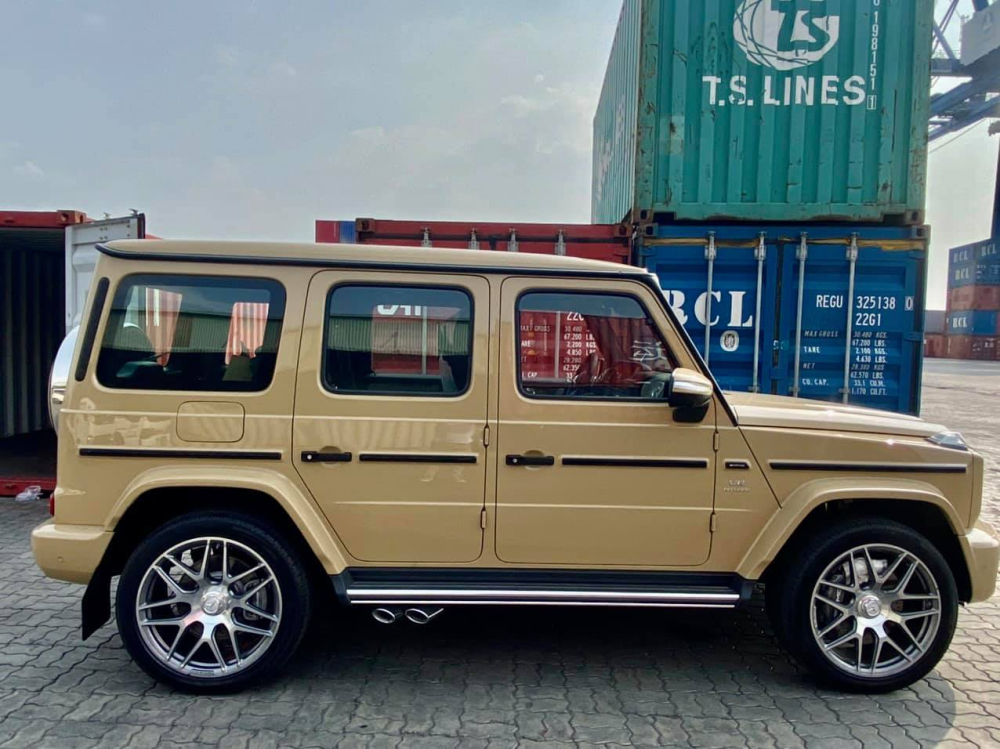 Chiếc Mercedes-AMG G63 màu độc đi kèm bộ mâm 7 chấu kép mạ crôm