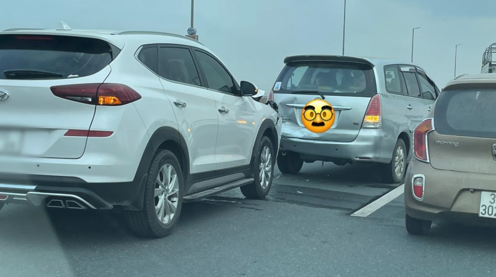 Hiện trường vụ tai nạn giữa xe Toyota Innova và Hyundai Tucson