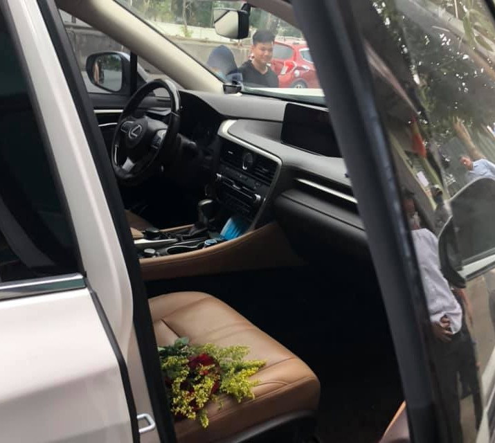 Chiếc xe Lexus RX gặp nạn Chiếc xe Lexus RX gặp nạn