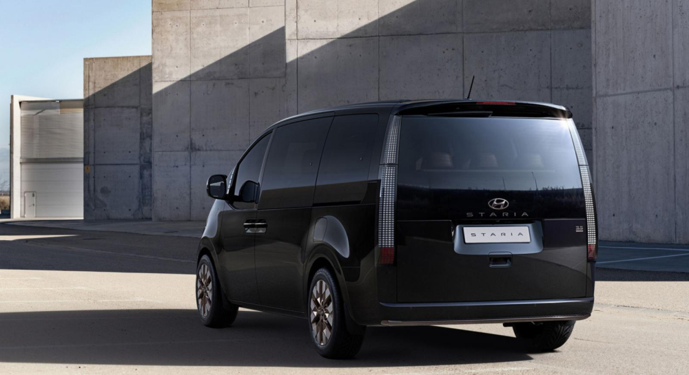 Hyundai Staria 2021 c&ograve;n c&oacute; cửa trượt b&ecirc;n sườn v&agrave; cửa cốp chỉnh điện