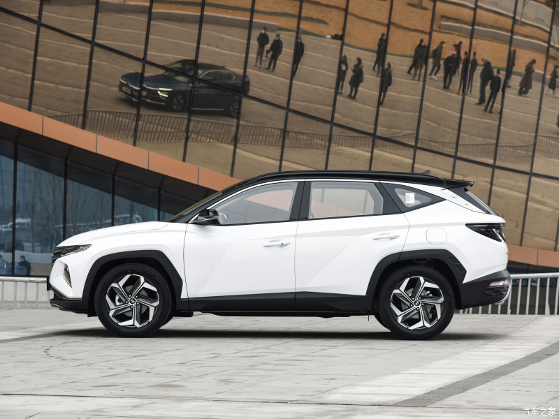 Hyundai Tucson L 2021 có chiều dài cơ sở nhỉnh hơn 85 mm so với bản thường