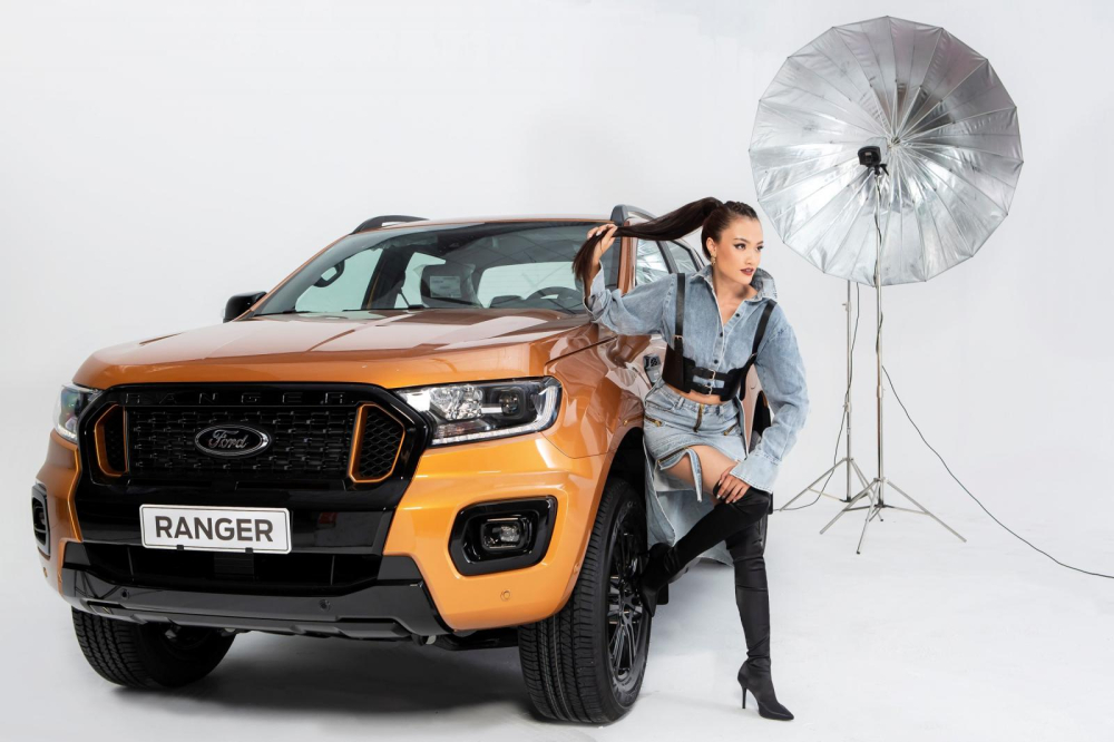 Nhu cầu mua Ford Ranger bản nhập khẩu tăng mạnh khiến mẫu b&aacute;n tải n&agrave;y gặp hiện tượng &ldquo;bia k&egrave;m lạc&rdquo; tại đại l&yacute;.