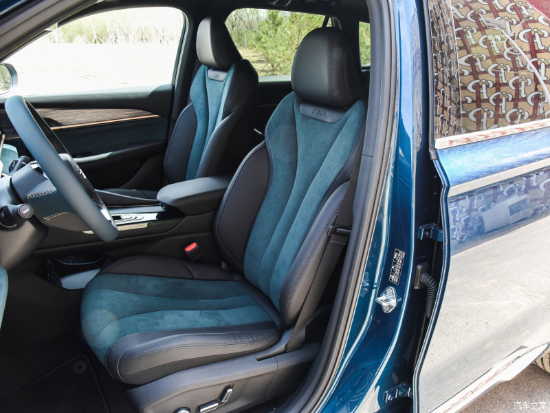 Geely Xingyue L 2021 c&oacute; cả c&ocirc;ng nghệ đỗ xe tự động