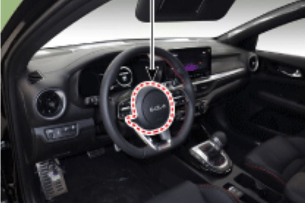 Vô lăng vát đáy của Kia Cerato 2021 bản GT