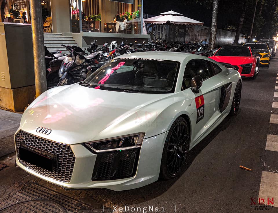 Cặp đôi siêu xe Audi R8 V10 Plus xuất hiện cùng nhau ở Đồng Nai