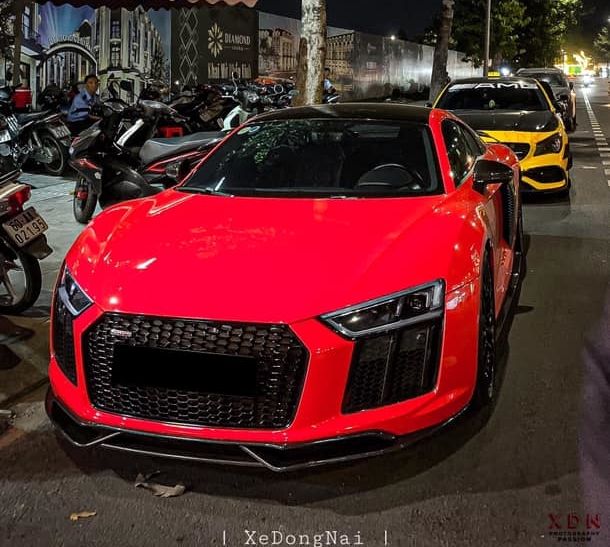 Chiếc siêu xe Audi R8 V10 Plus này được độ body kit carbon