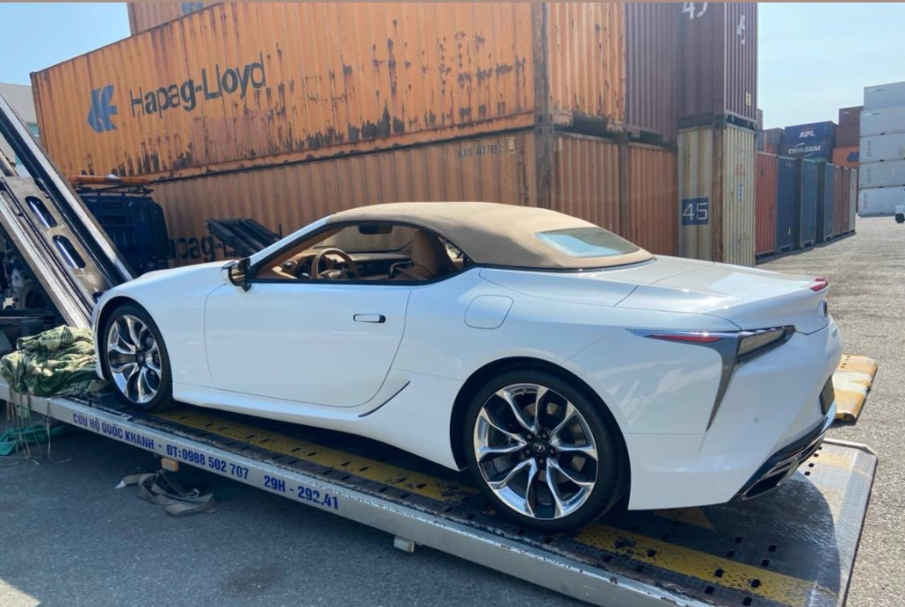 Đây là chiếc xe thể thao mui trần Lexus LC 500 Convertible 2021 đầu tiên về nước Đây là chiếc xe thể thao mui trần Lexus LC 500 Convertible 2021 đầu tiên về nước