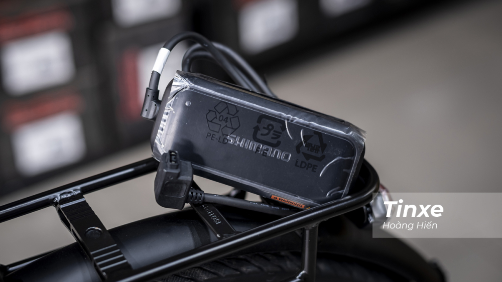 Đi kèm với xe đạp Triumph Trekker GT là bộ sạc điện 220V cho phép chủ xe có thể sạc điện cho xe tại bất kỳ đâu có nguồn điện.