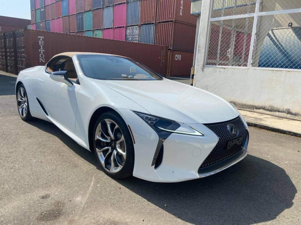 Thiết kế phần đầu xe Lexus LC 500 Convertible 2021