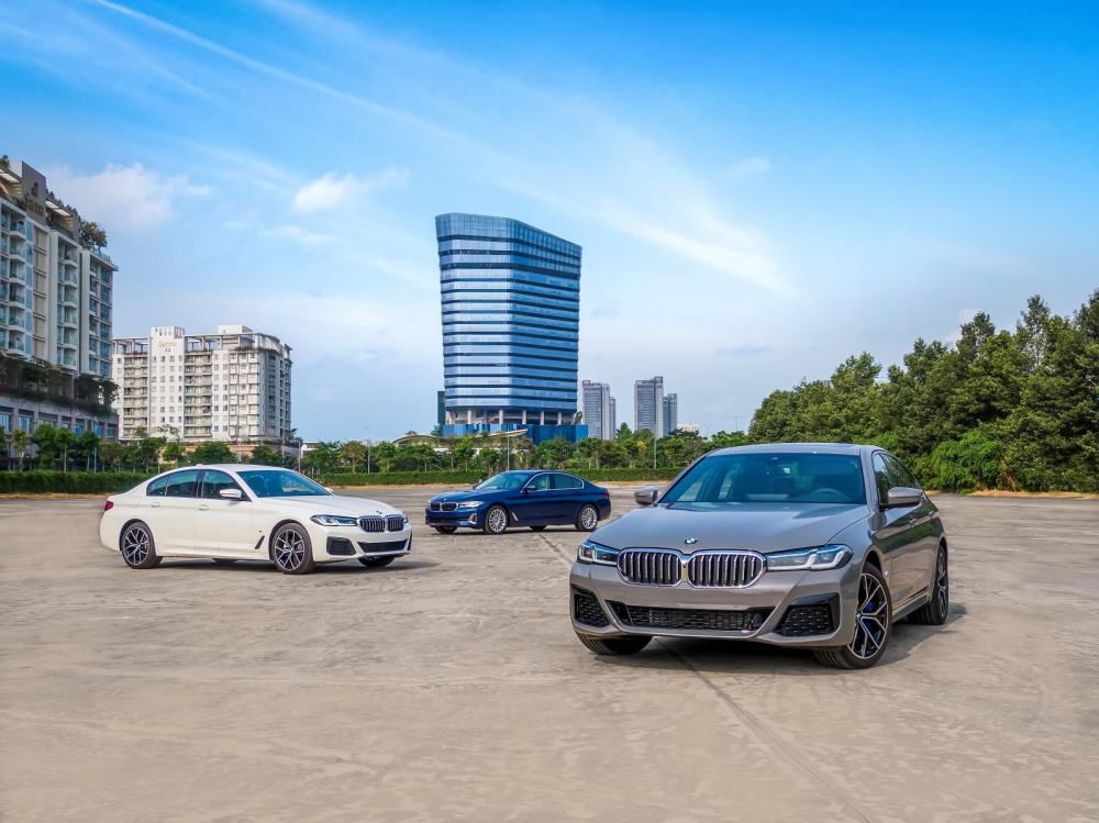Ở lần nâng cấp giữa vòng đời này, BMW 5-Series 2021 có cả gói trang bị M Sport. Ở lần nâng cấp giữa vòng đời này, BMW 5-Series 2021 có cả gói trang bị M Sport.