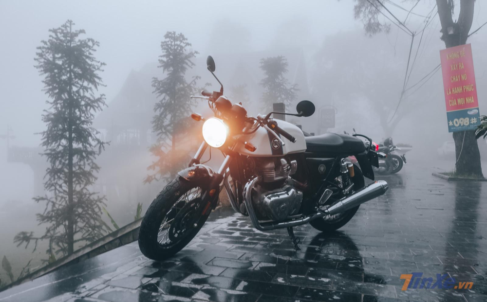 Royal Enfield 650 Twins nguy&ecirc;n bản